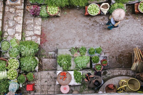 Street Vegetable Vendors Seen From Above